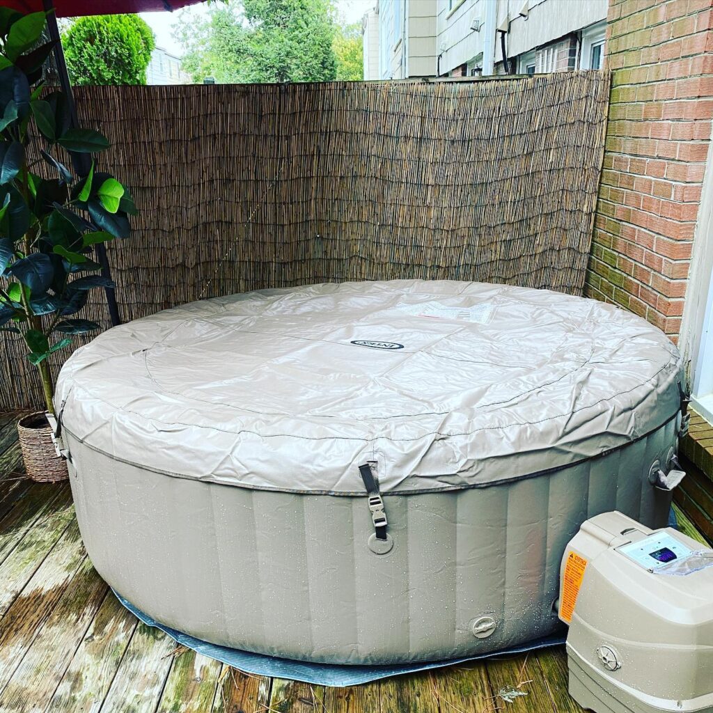 Can You Use an Inflatable Hot Tub in the Winter 02