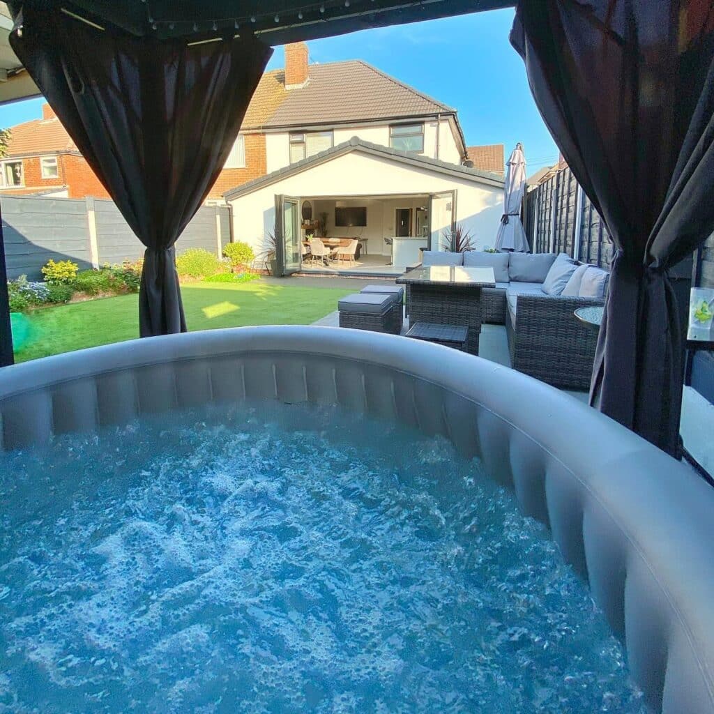 What is the life expectancy of an inflatable hot tub? 2 What is the life expectancy of an inflatable hot tub 03